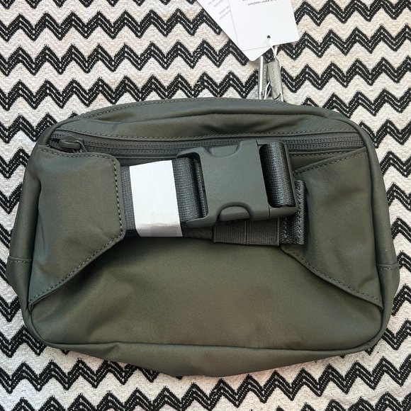 NWT Grey Sage lululemon Everywhere Belt Bag EBB 2L - Picture 7 of 14